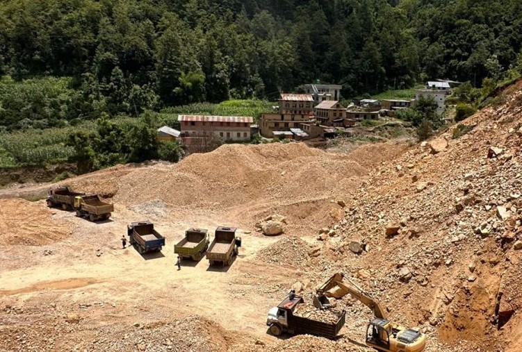 बाढीले थिचेको काभ्रे, क्रसरले झन् सास्ती